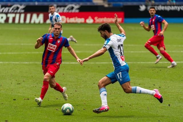 姜伟泽一战创2项纪录 助攻新高三分球追平孙军